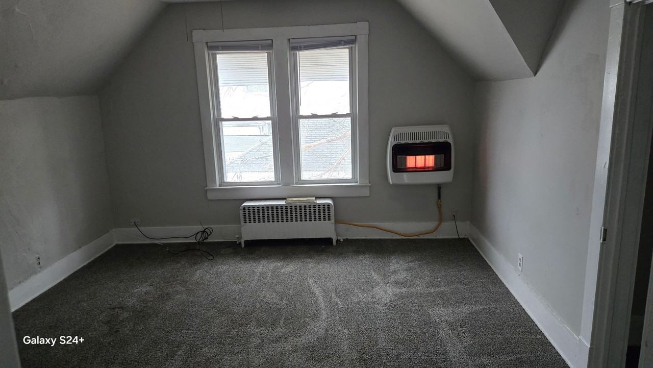 1422 Central Avenue - Photo 4 of 9