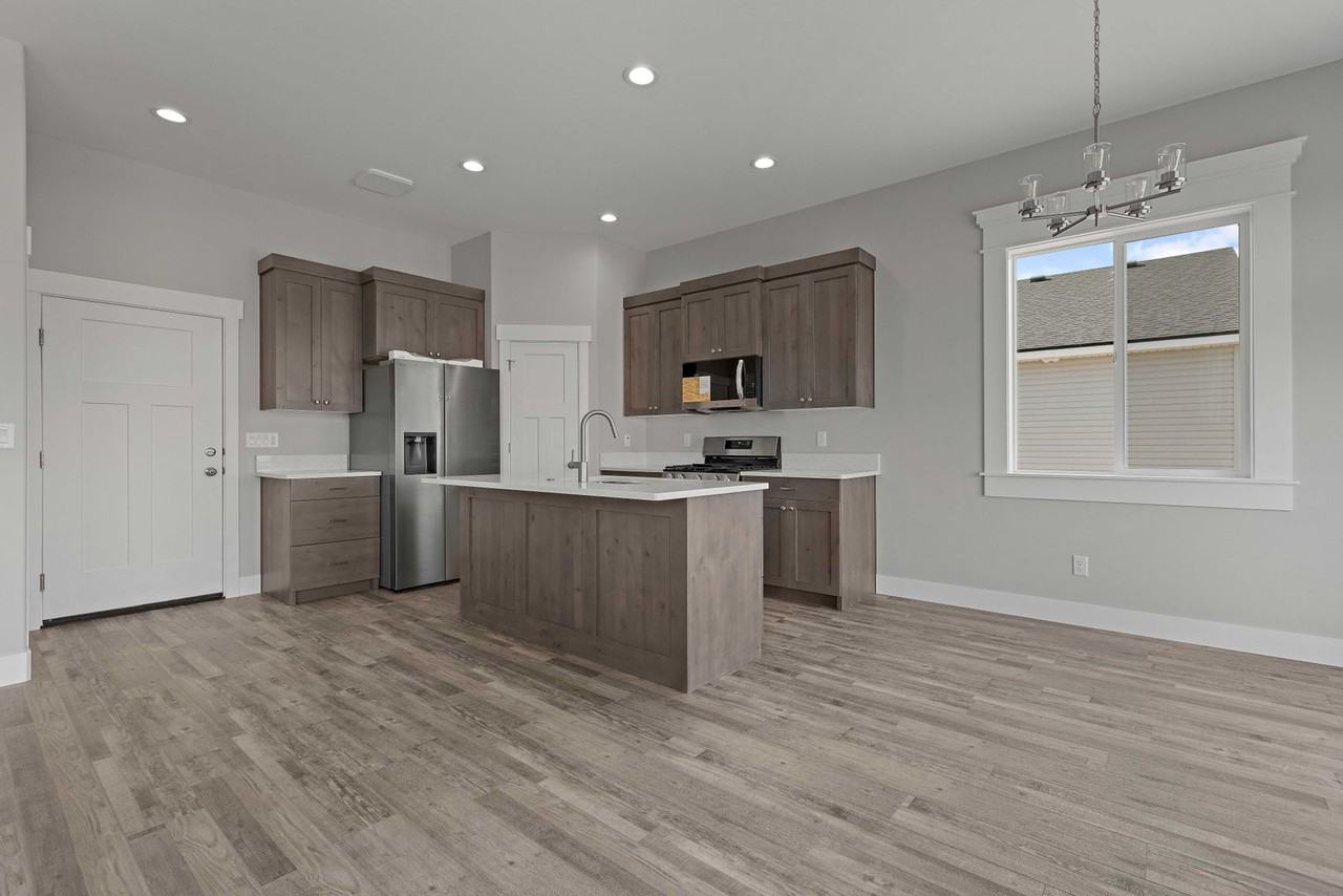 4699 Weatherby Way - Photo 3 of 37