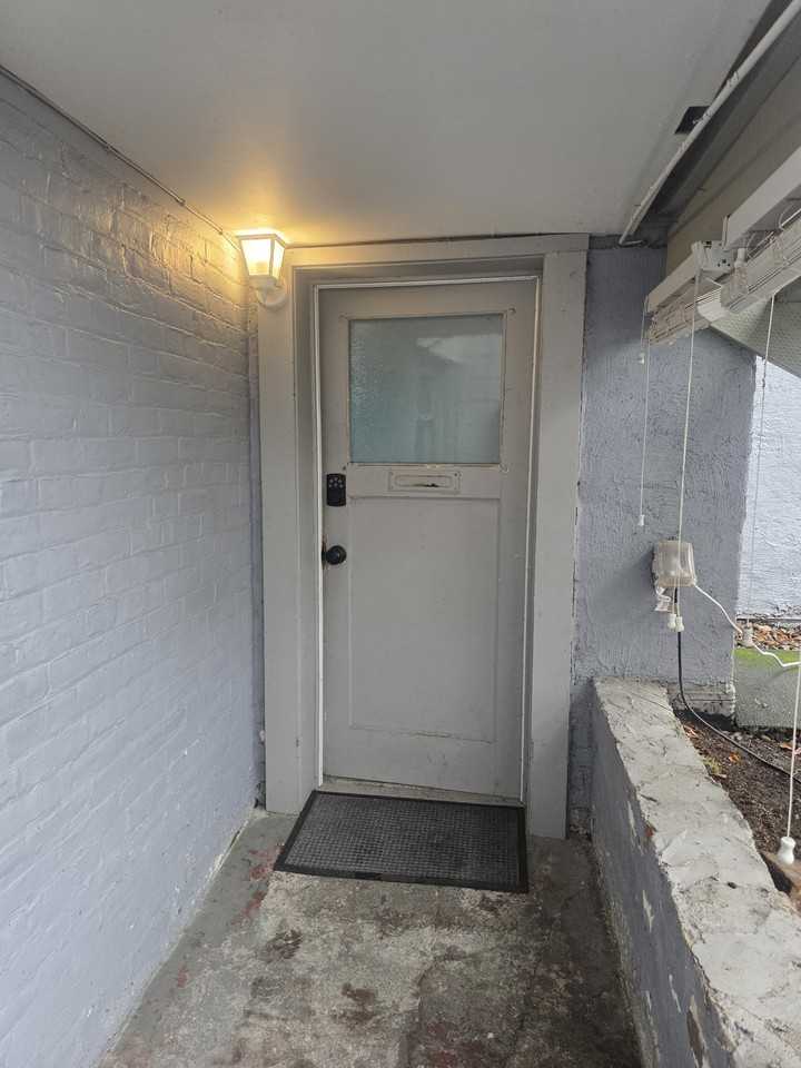 295 1/2 15th St. NE Salem, OR 97301 - Photo 3 of 23