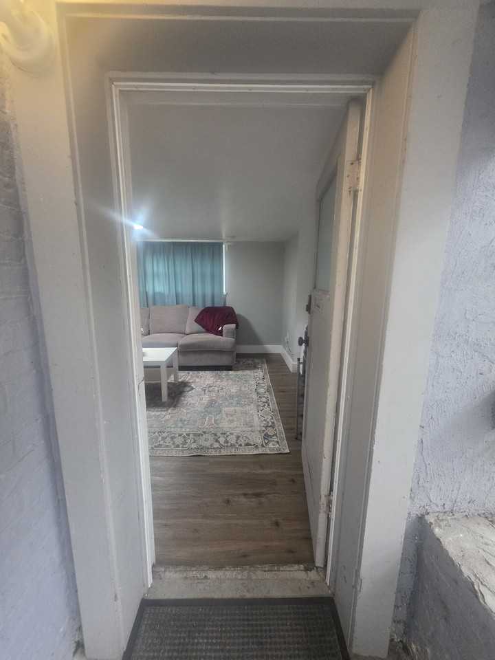 295 1/2 15th St. NE Salem, OR 97301 - Photo 4 of 23