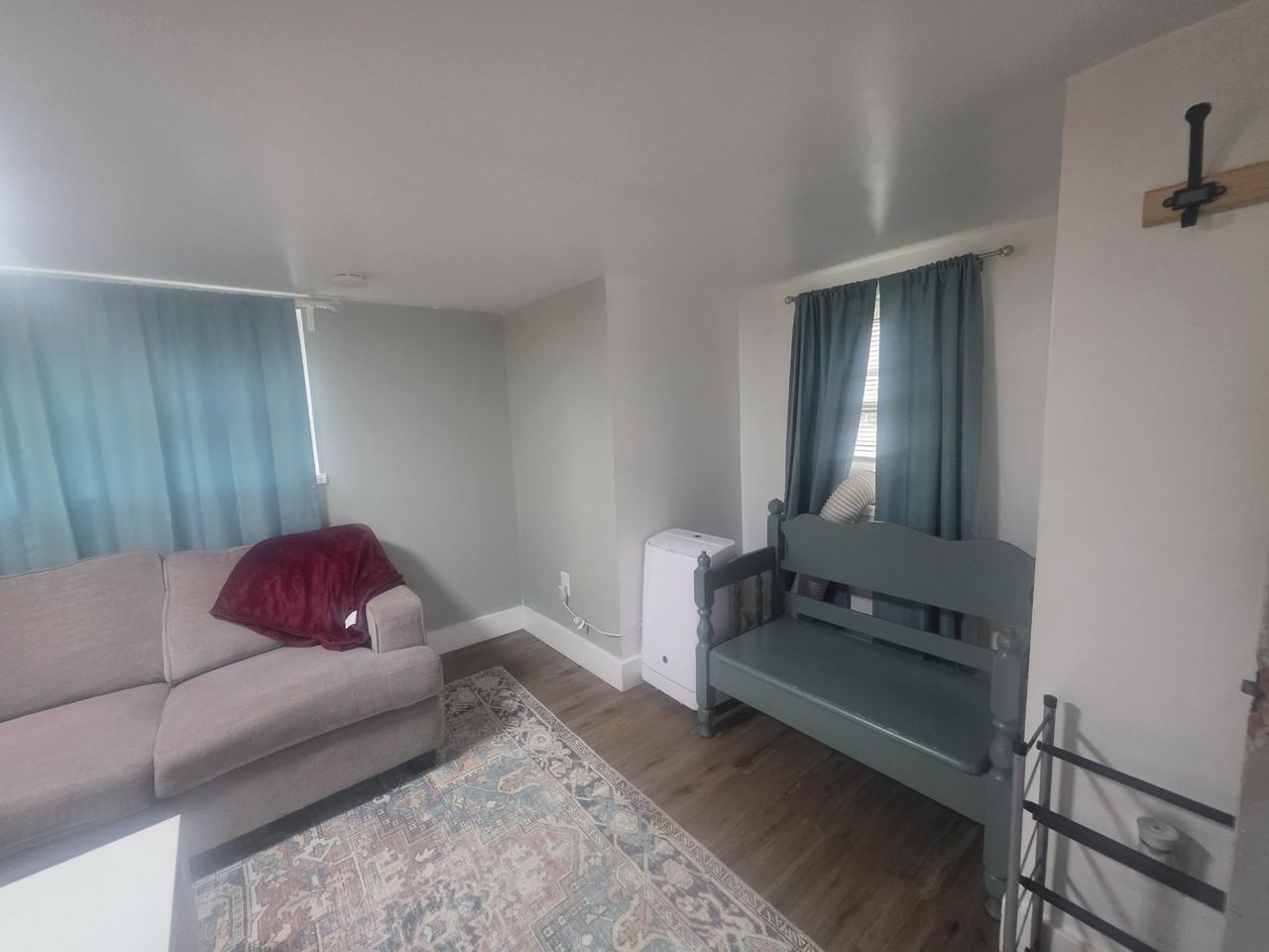 295 1/2 15th St. NE Salem, OR 97301 - Photo 5 of 23