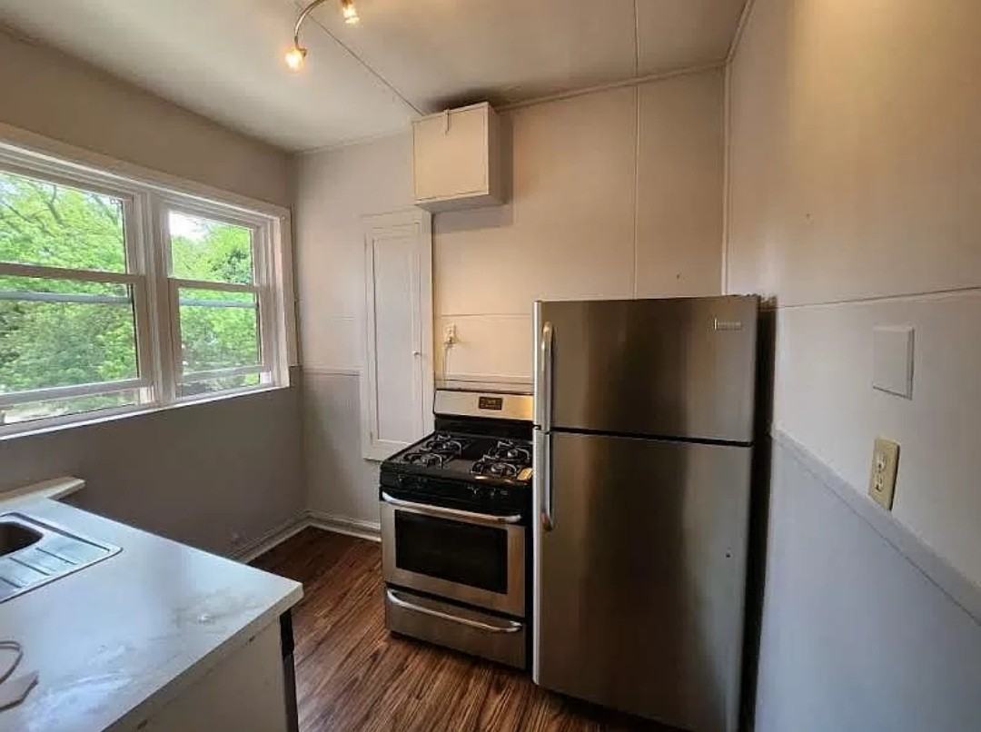 551 West 8th Street - Photo 7 of 11