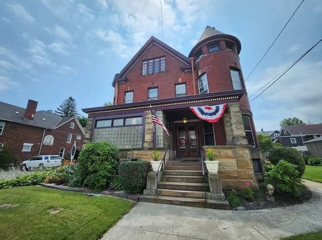 551 West 8th Street - Photo 4 of 16