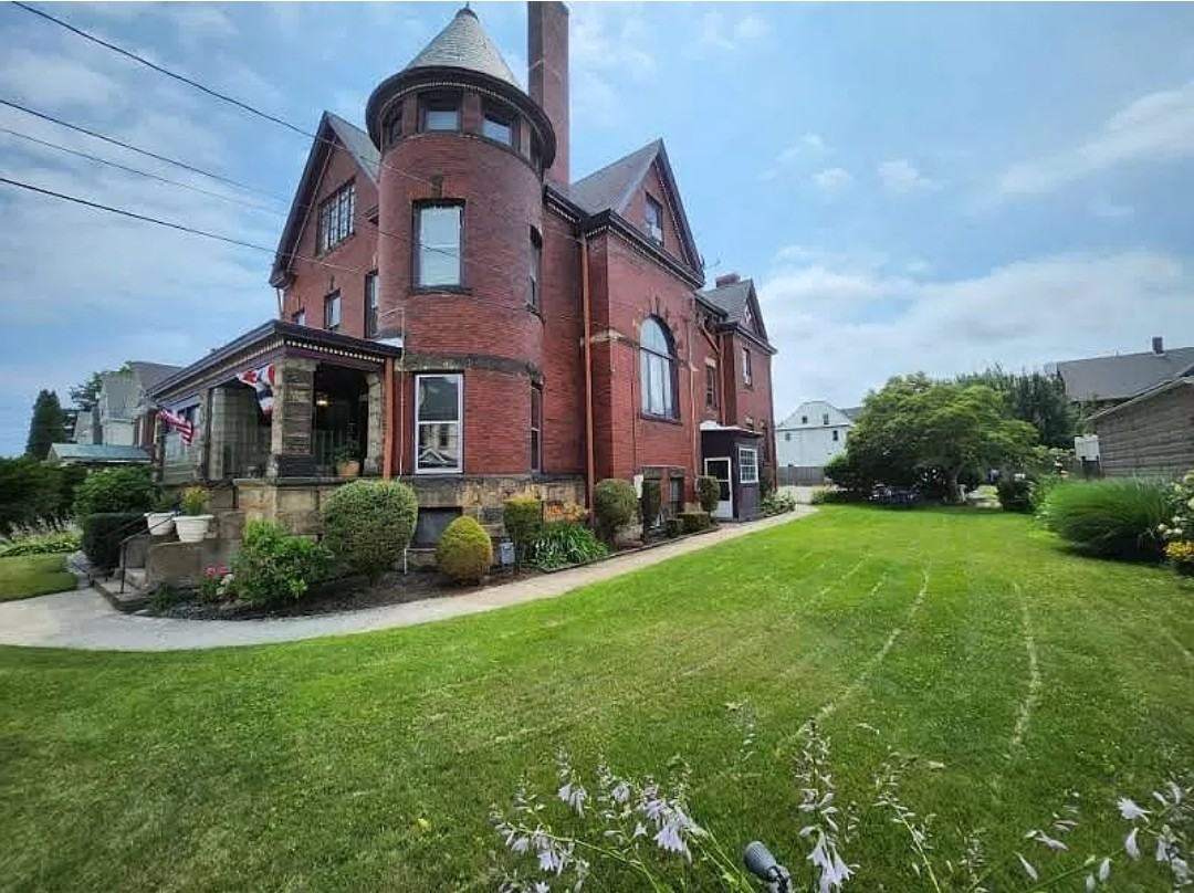 551 West 8th Street - Photo 5 of 16