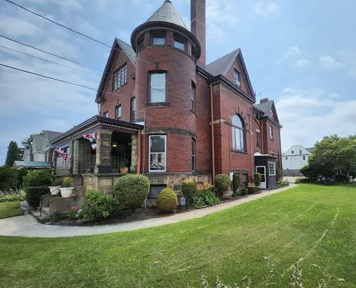 551 West 8th Street - Photo 7 of 16