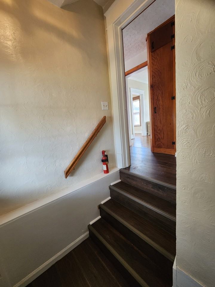 1837 West 9th Street - Photo 4 of 21