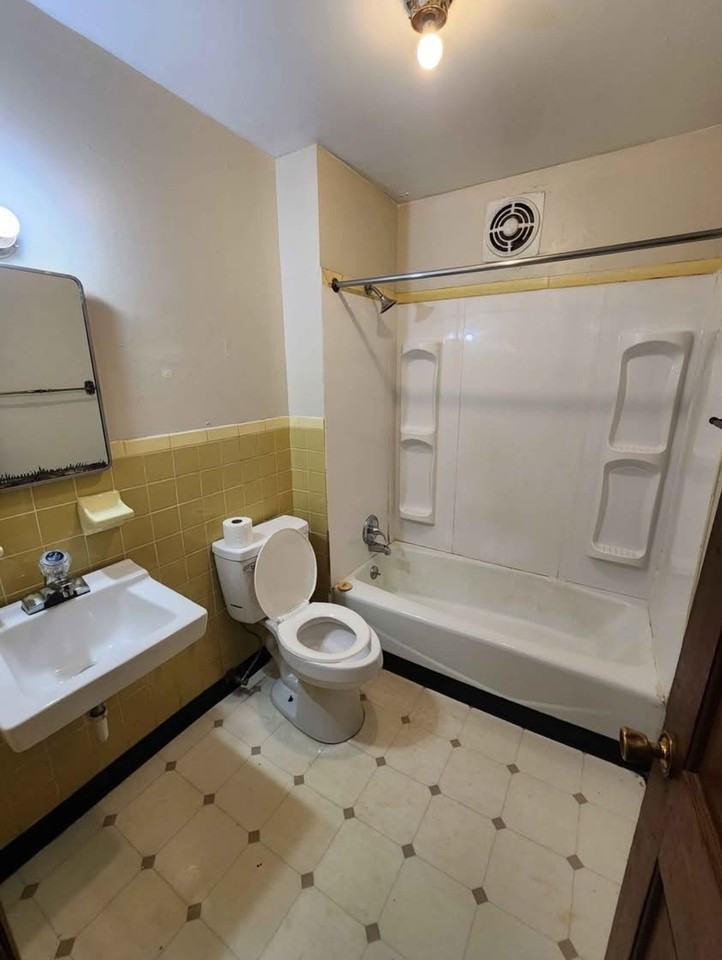 1130 East 9th Street - Photo 4 of 17