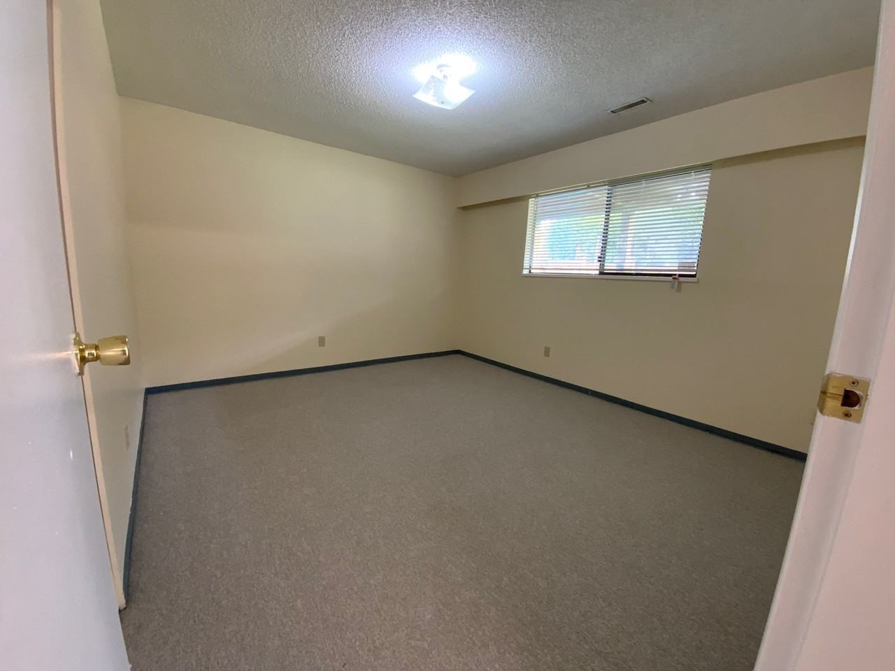 9372 Kingsley Crescent - Photo 2 of 7