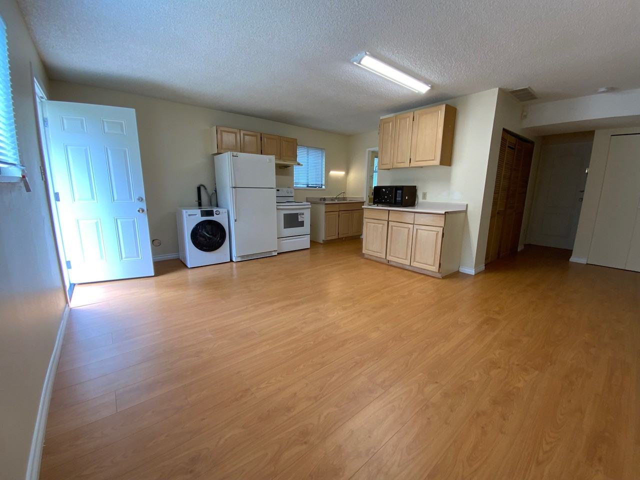 9372 Kingsley Crescent - Photo 4 of 7