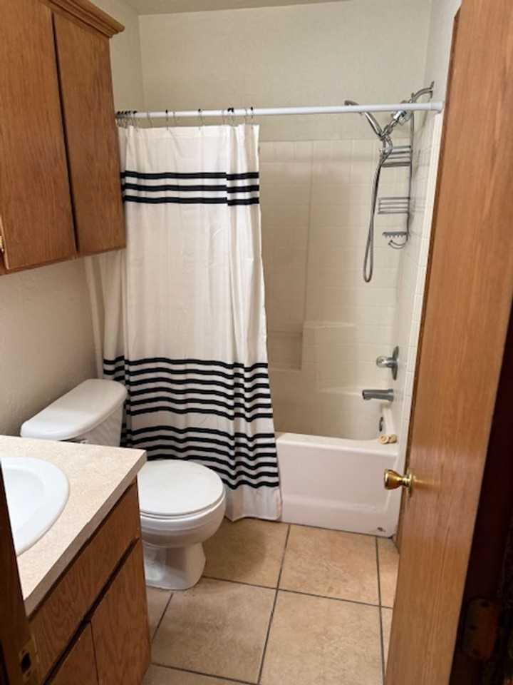 1909 1909 E AVE B SIDE - Photo 4 of 6