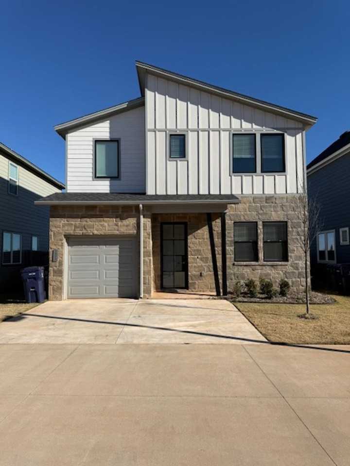 2525 Nw 132nd Pl - Photo 2 of 20