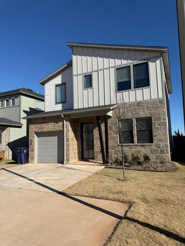 2525 Nw 132nd Pl - Photo 3 of 20