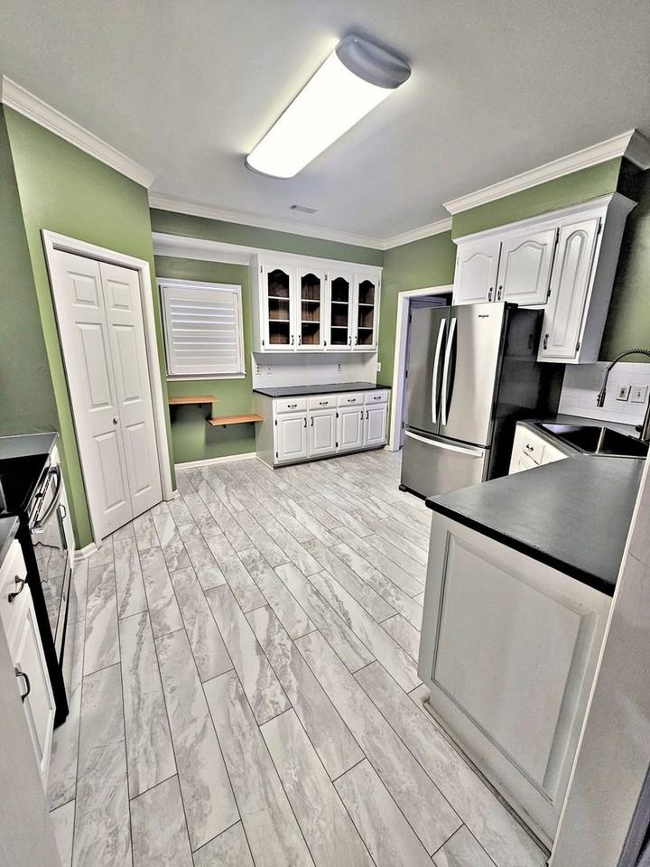 2208 Yorkshire Se - Photo 7 of 15