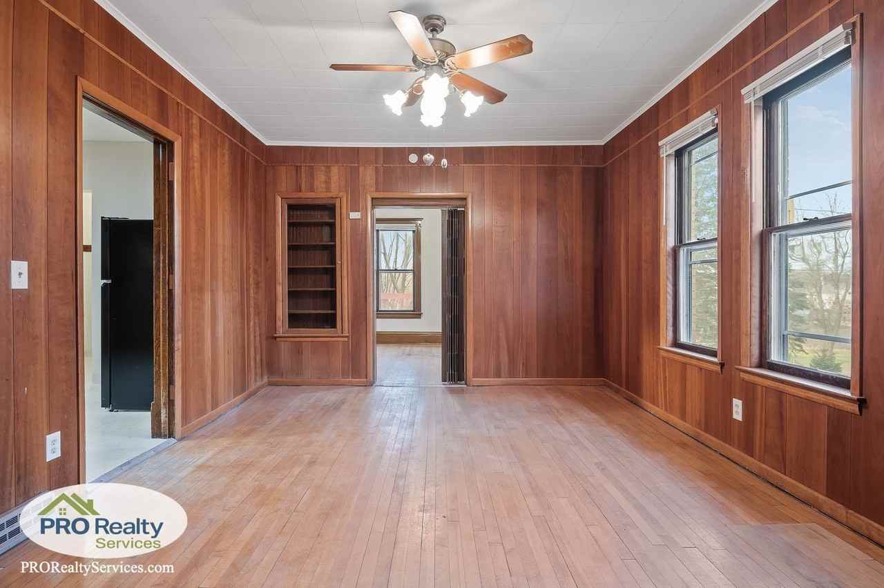 607 Lake Blvd S - Photo 4 of 36