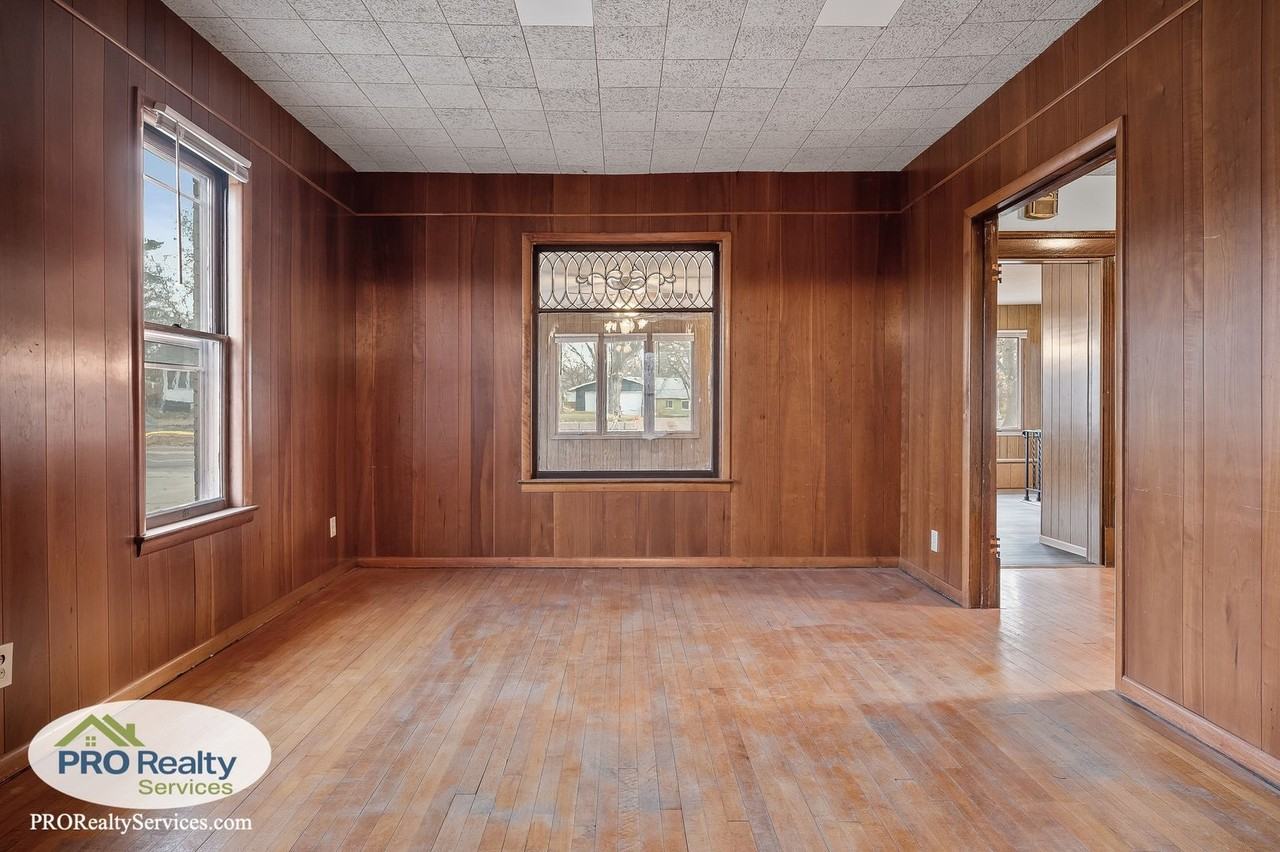 607 Lake Blvd S - Photo 5 of 36