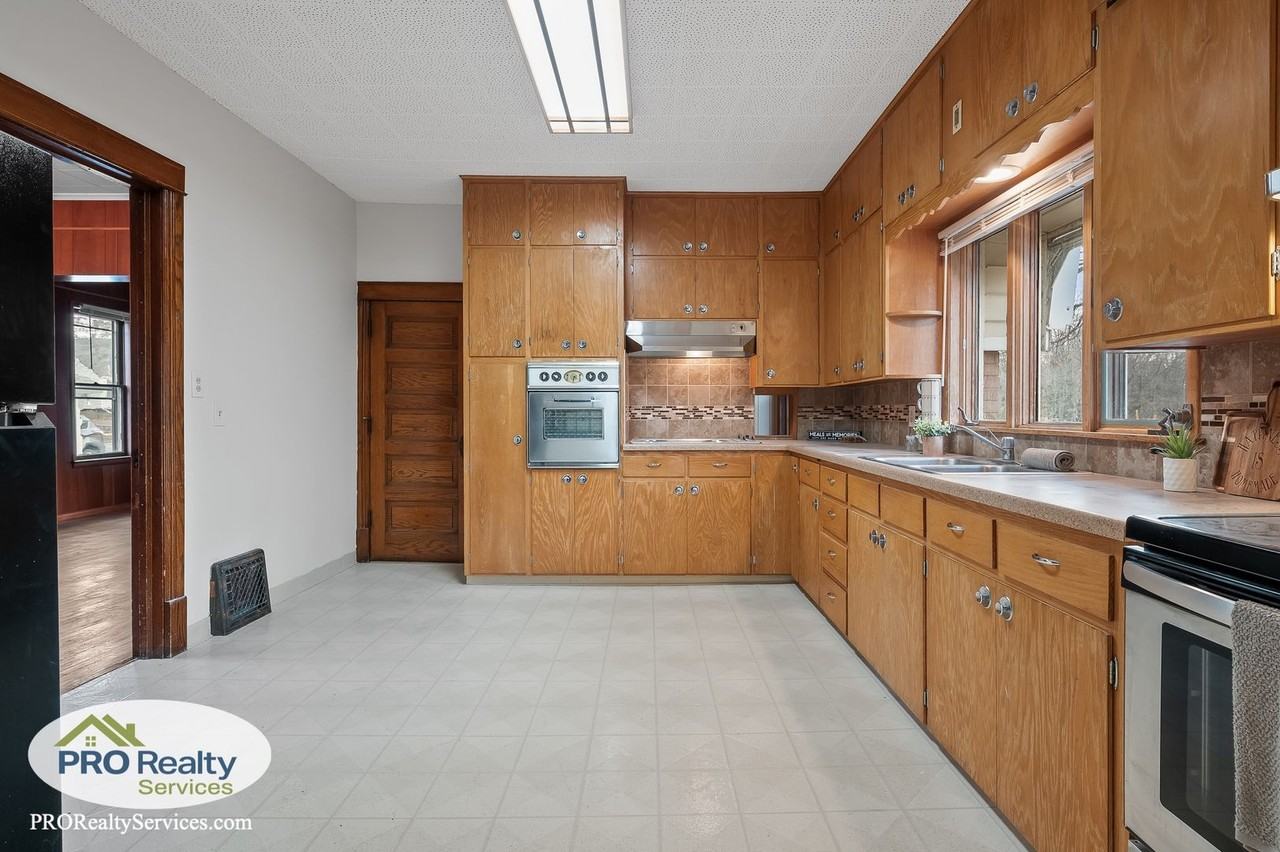 607 Lake Blvd S - Photo 7 of 36