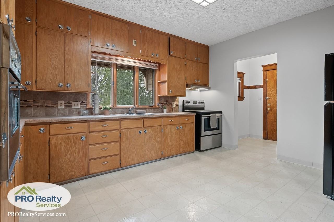 607 Lake Blvd S - Photo 7 of 39