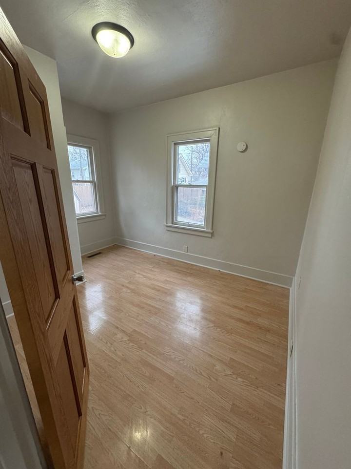 509 S Grange Ave - Photo 4 of 9