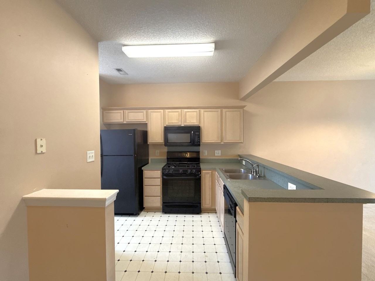 1515 Sylvia Ct - Photo 2 of 18