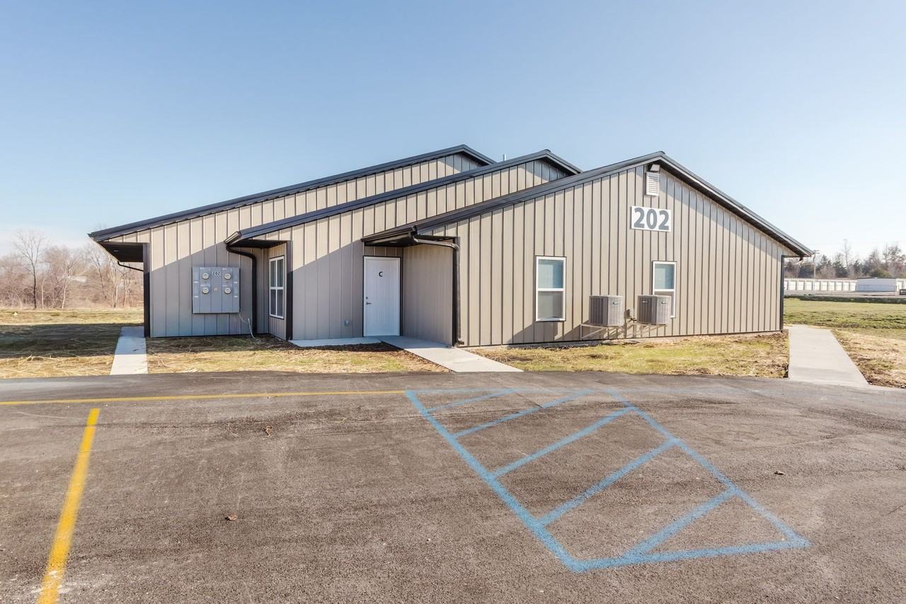 202 Hudson Drive — Eldon, MO - Photo 2 of 8