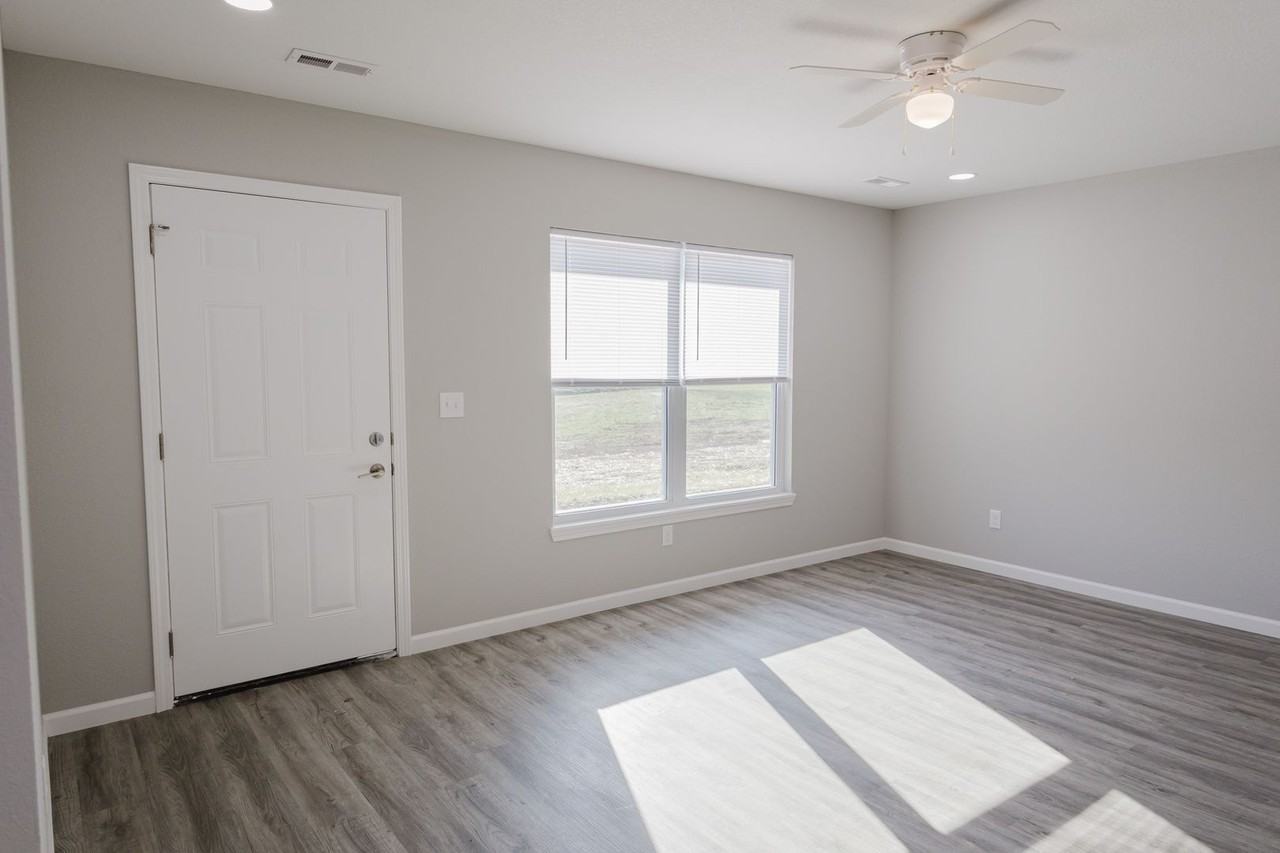 202 Hudson Drive — Eldon, MO - Photo 3 of 8