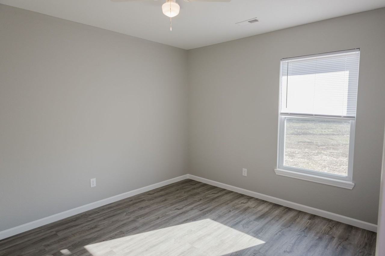 202 Hudson Drive — Eldon, MO - Photo 7 of 8