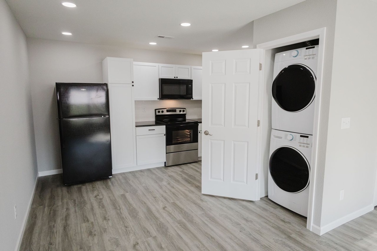 206 Hudson Drive - Photo 3 of 8