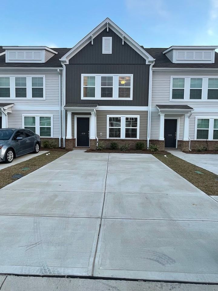 1038 Astoria Dr - Photo 2 of 47