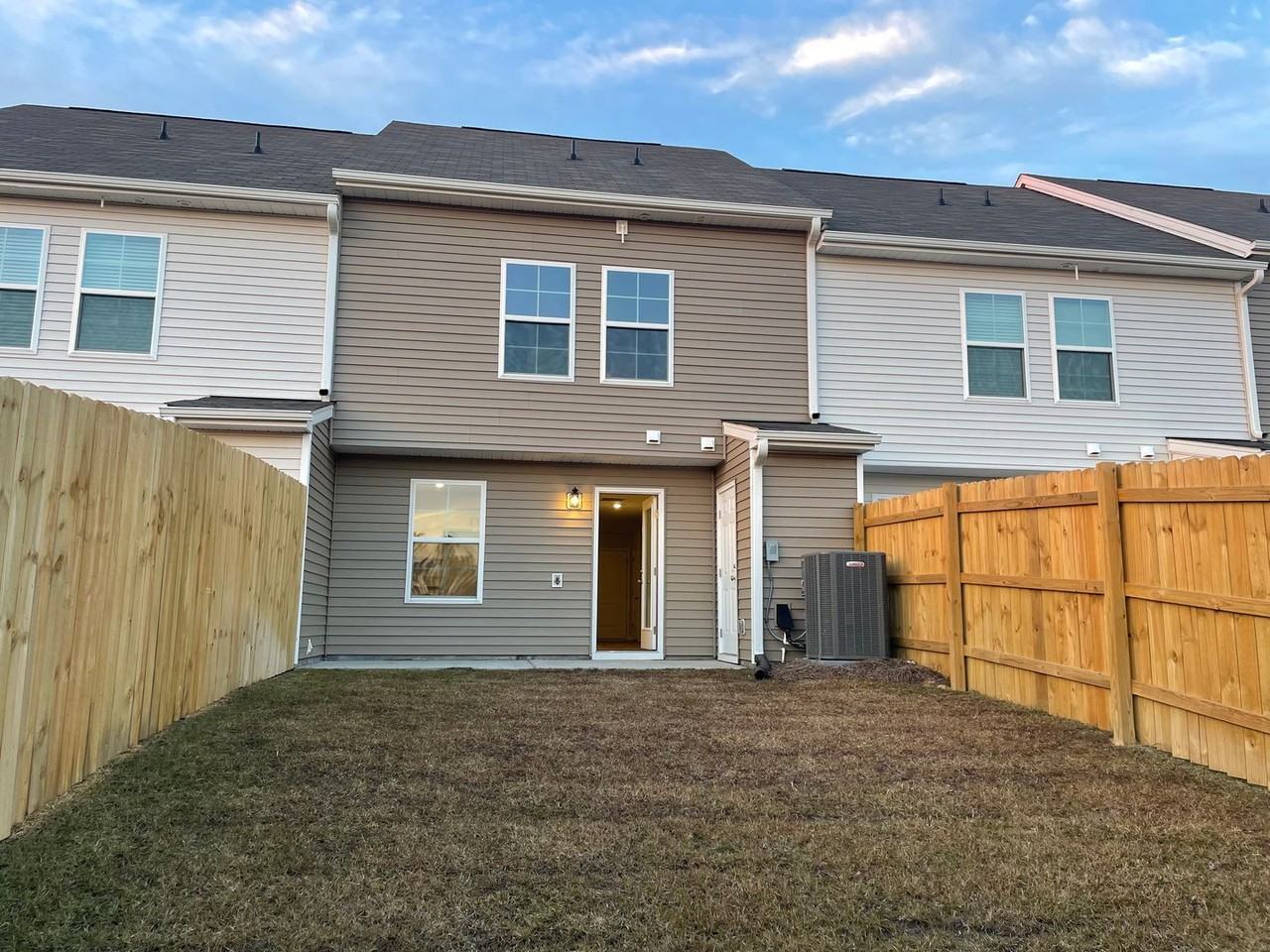 1038 Astoria Dr - Photo 5 of 47