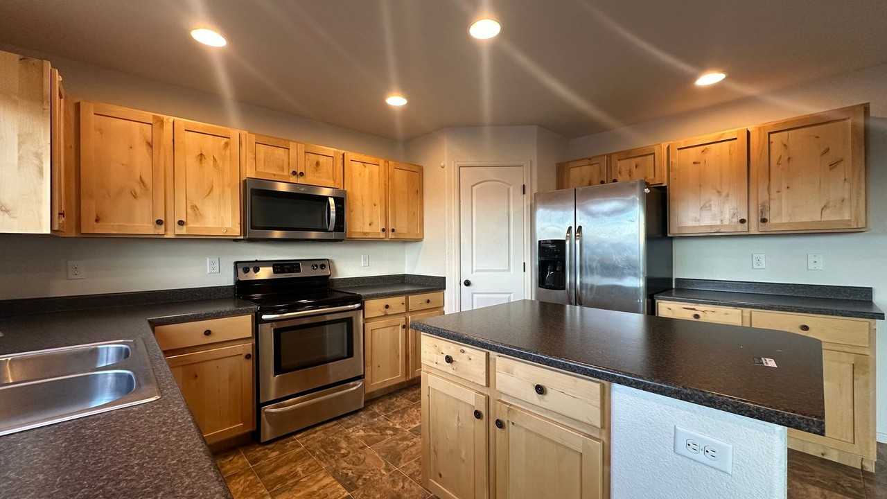 3327 Curlew Dr - Photo 2 of 24