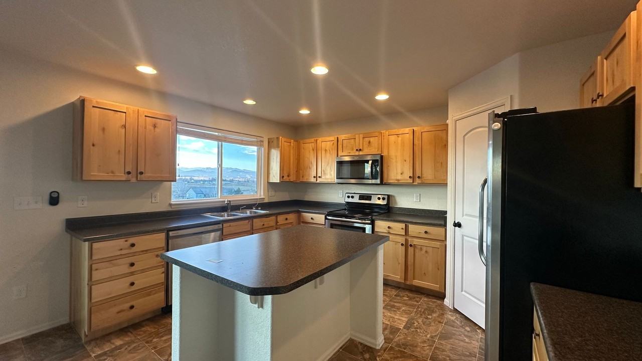 3327 Curlew Dr - Photo 3 of 24