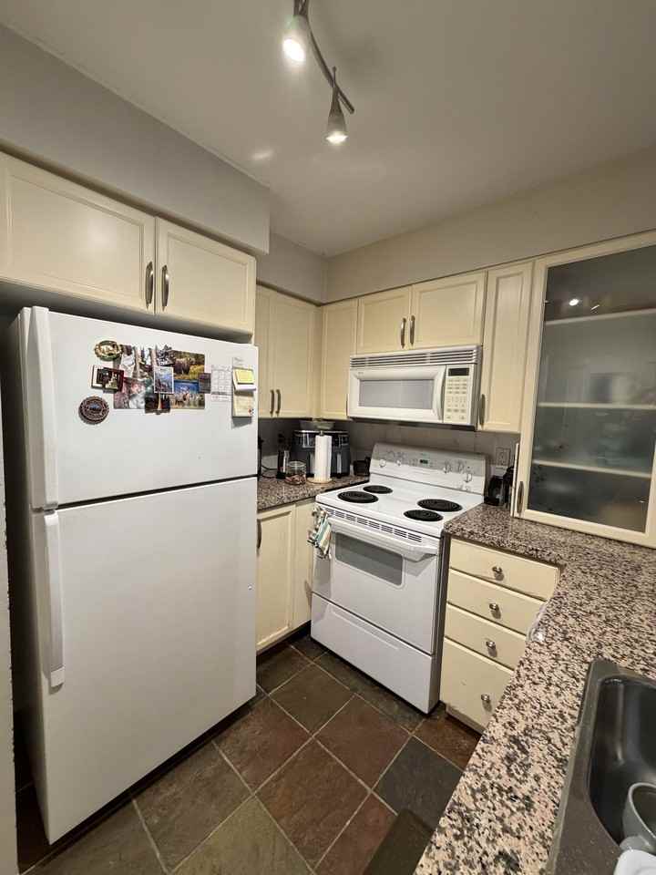 388 Bloor Street East - Photo 7 of 14