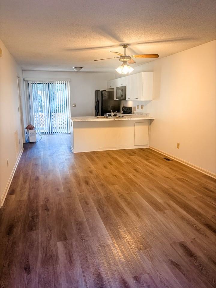 522 S Kerr Ave - Photo 2 of 9