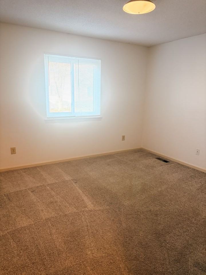 522 S Kerr Ave - Photo 7 of 9