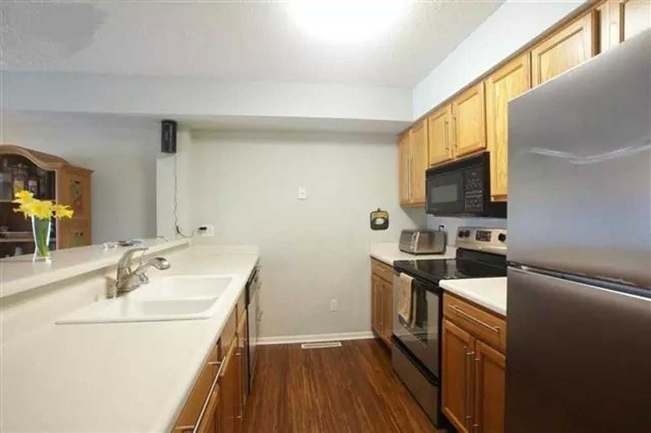 1542 Mckinley Pl - Photo 4 of 13