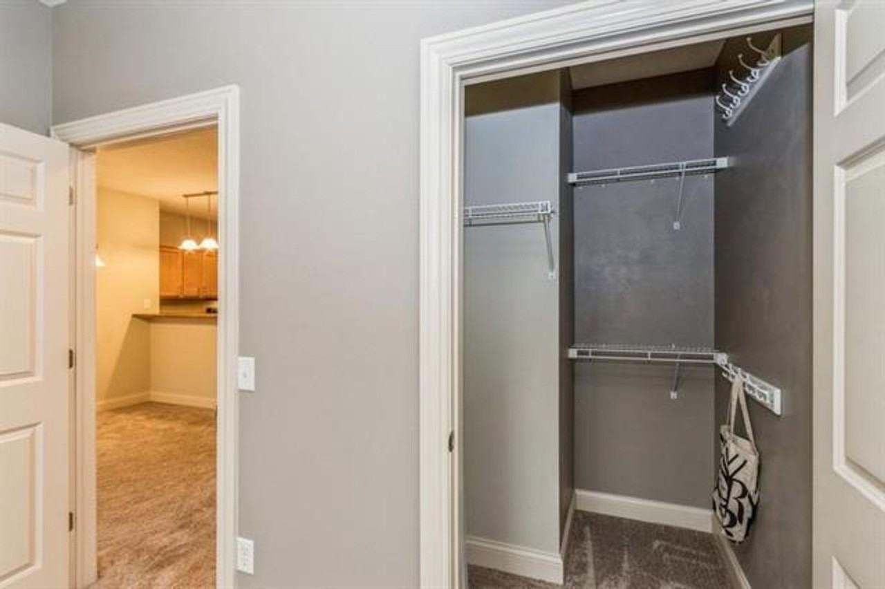 621 Grandview Ct - Photo 3 of 16