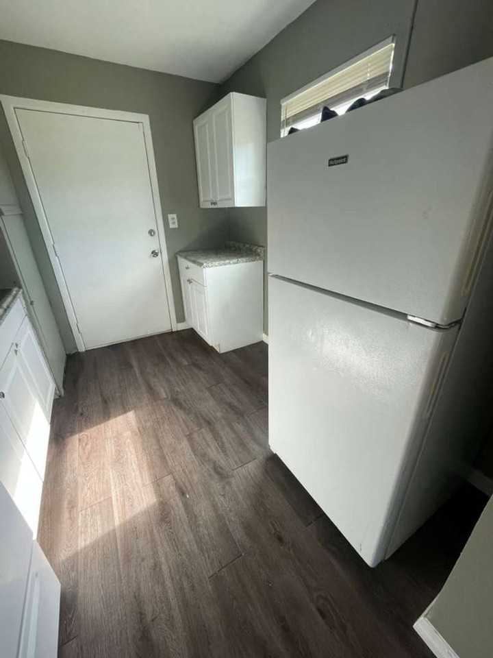 1115 E Bay St - Photo 7 of 18