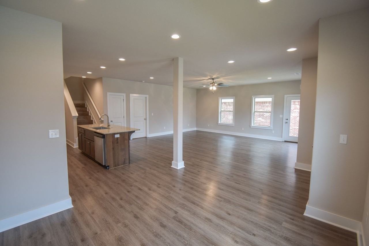 708 N Malbec Rd - Photo 5 of 29