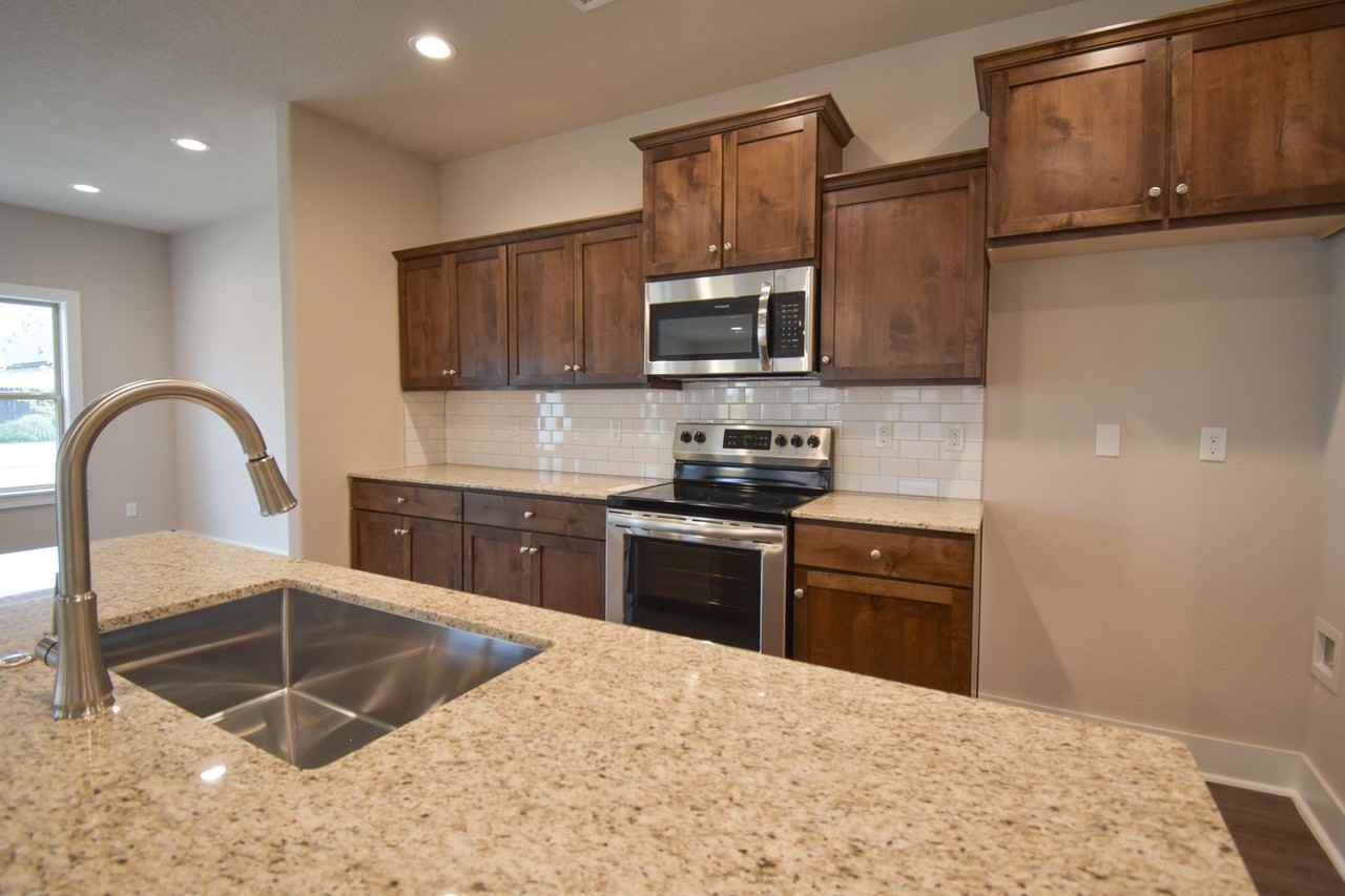 708 N Malbec Rd - Photo 7 of 29