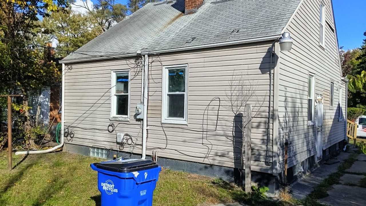 19335 Gable St - Photo 2 of 15