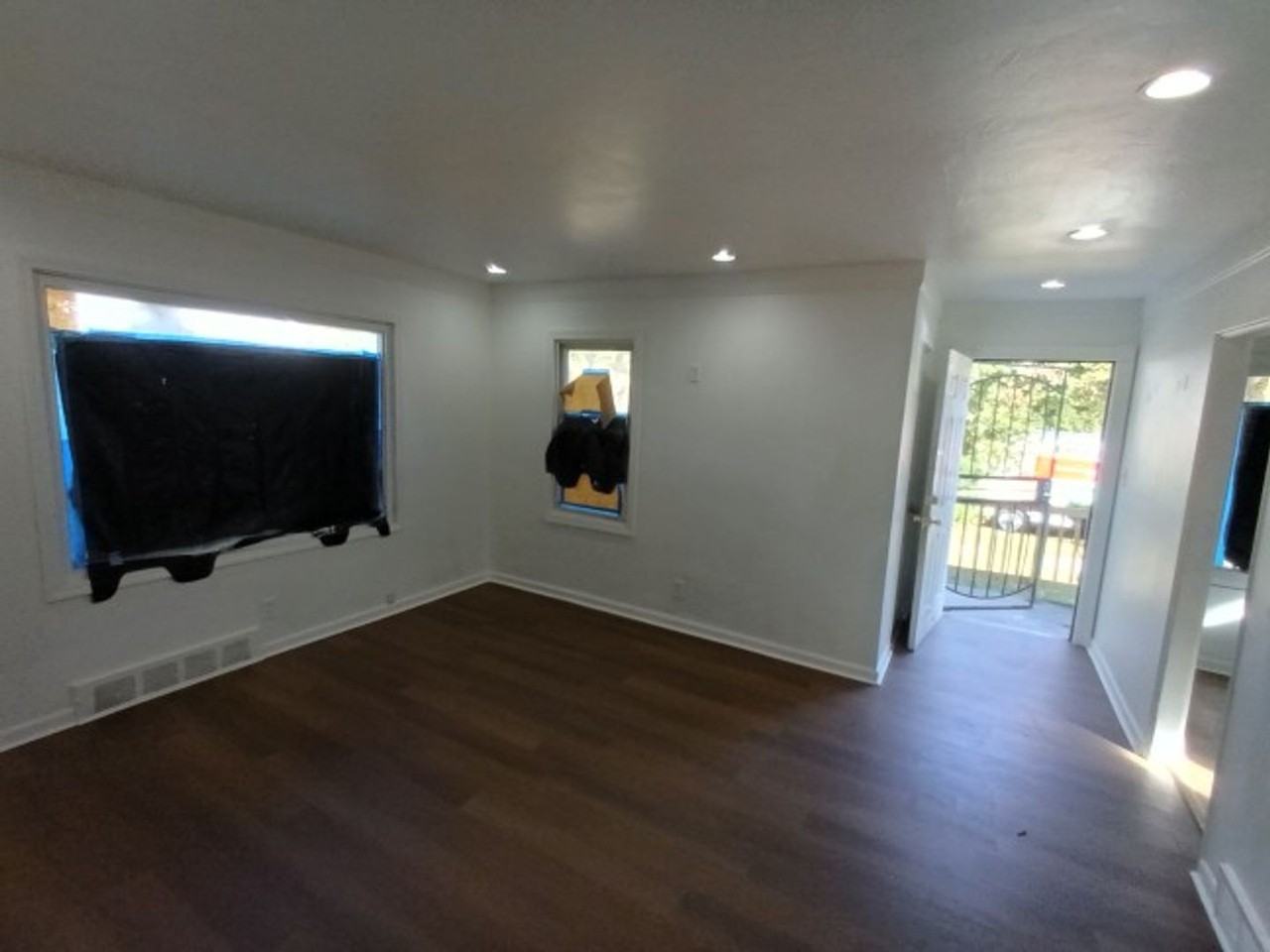 19335 Gable St - Photo 3 of 15