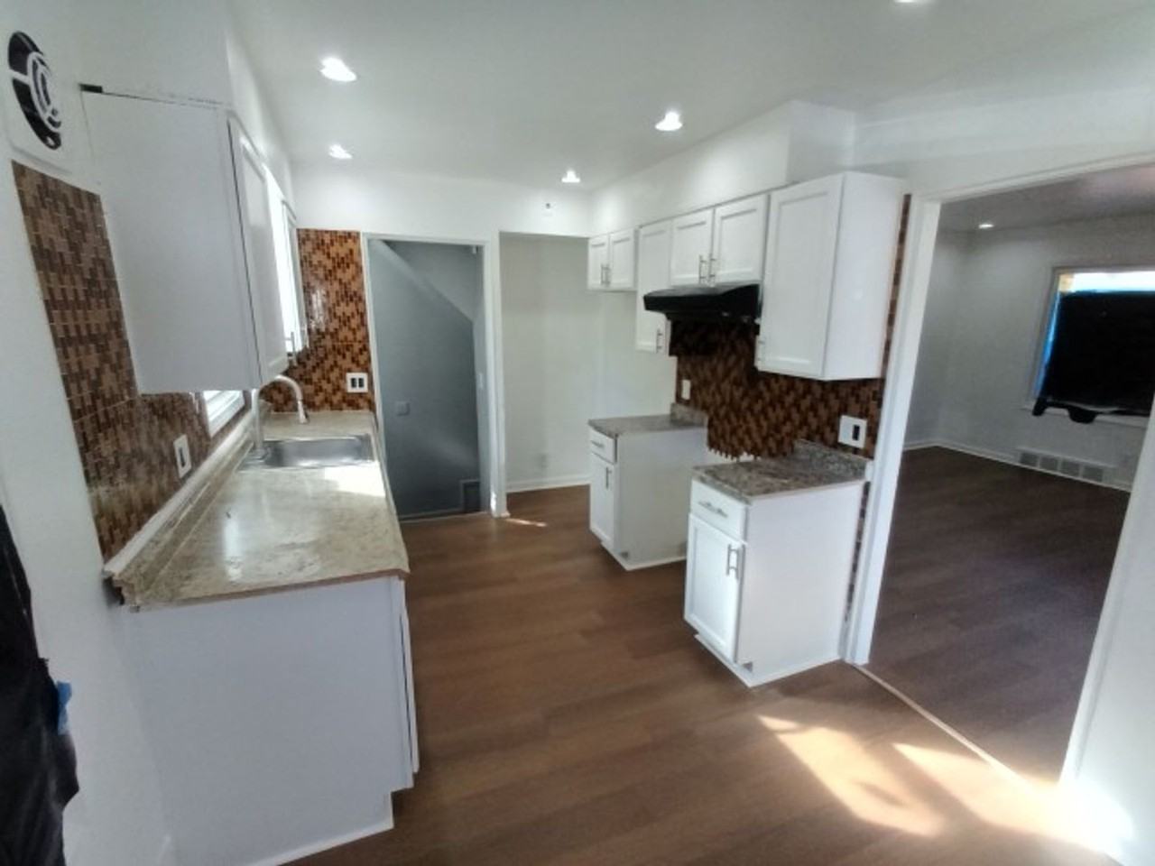 19335 Gable St - Photo 7 of 15