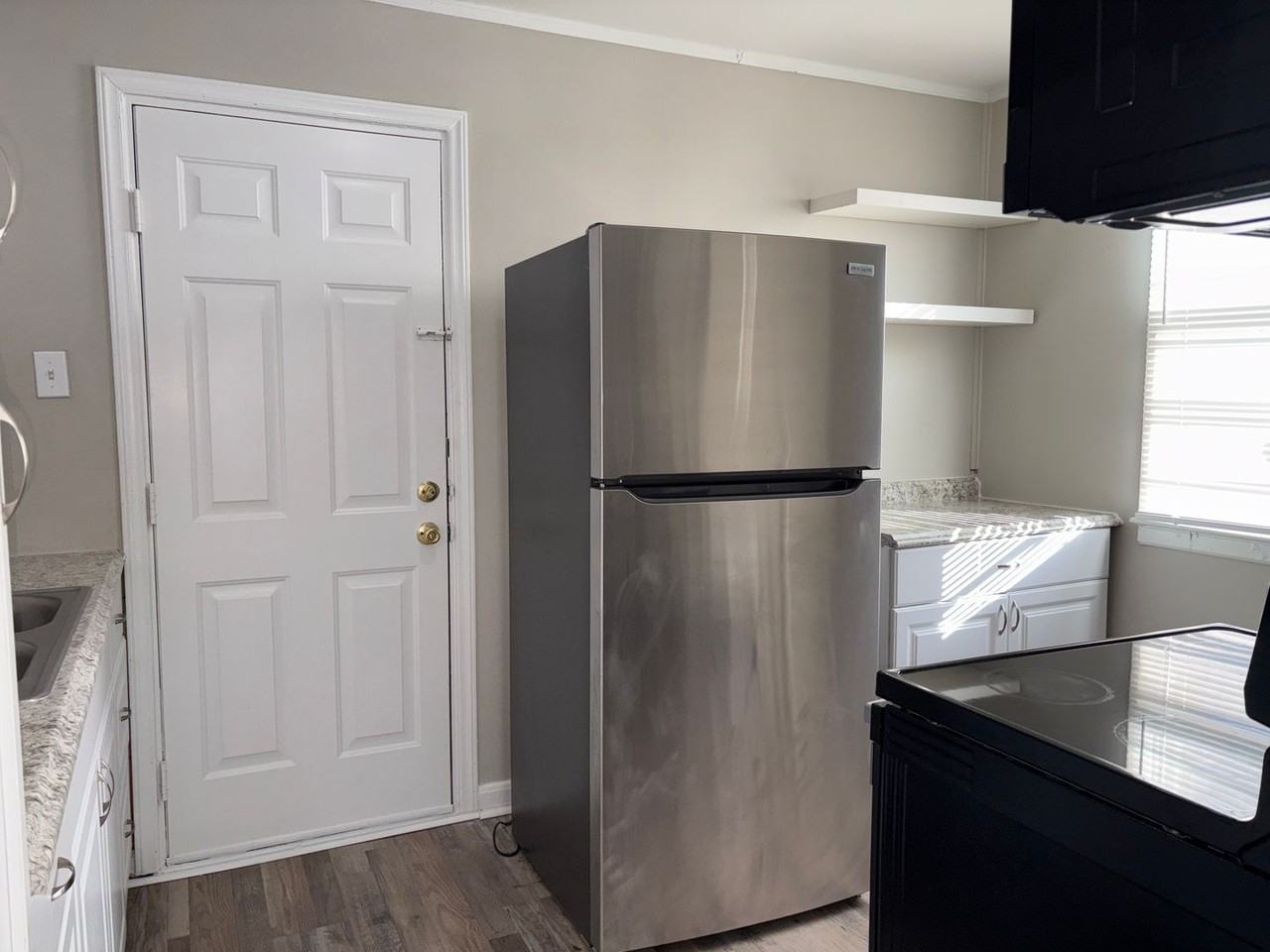 1211 Cedrow Dr - Photo 4 of 13