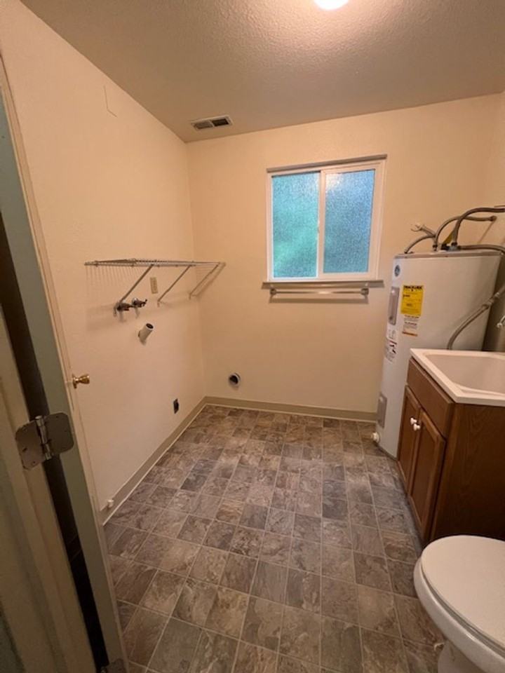 15618 94th Avenue Ct E - Photo 2 of 15