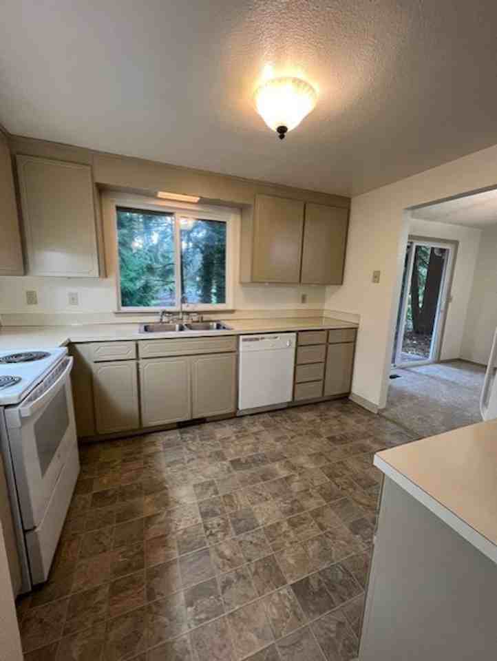 15618 94th Avenue Ct E - Photo 6 of 15