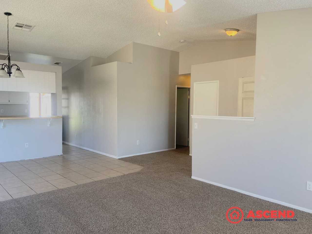 506 Adelaide Ave - Photo 3 of 8