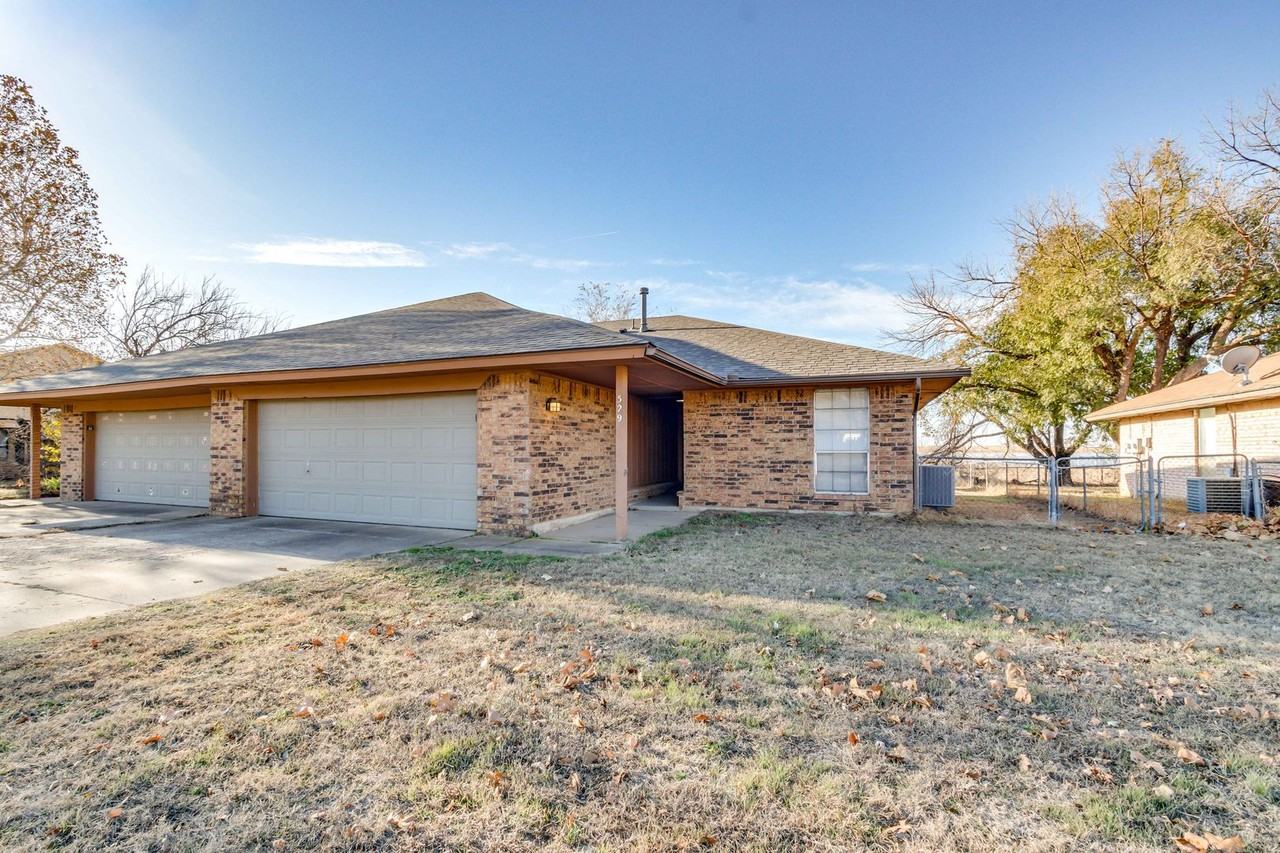 529 N Davis Ave - Photo 2 of 44