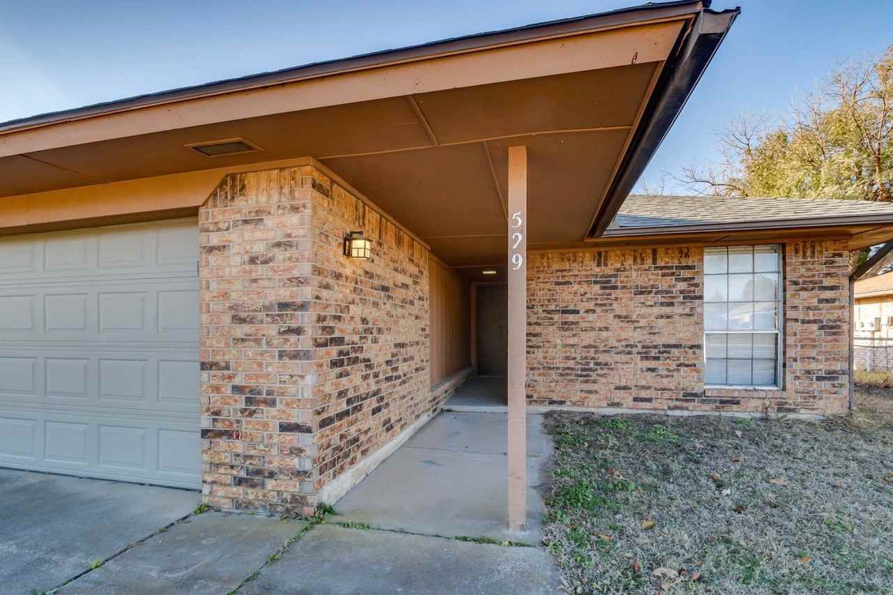 529 N Davis Ave - Photo 3 of 44