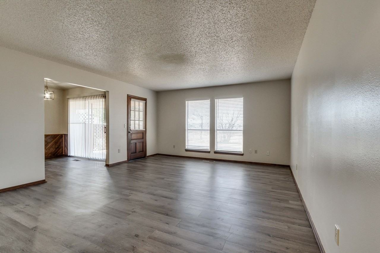 529 N Davis Ave - Photo 7 of 44