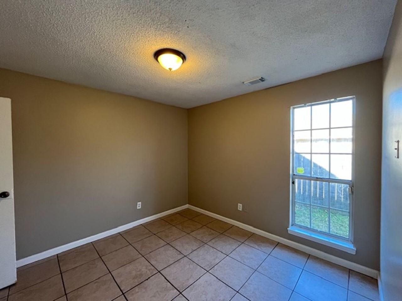 5928 Briarwood Dr - Photo 5 of 10